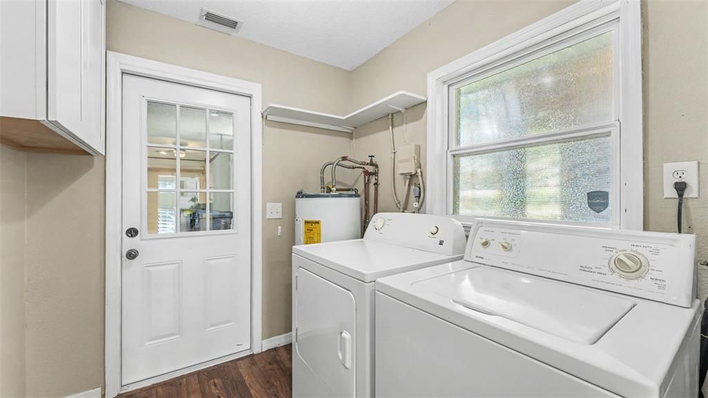 For Sale: $329,000 (3 beds, 2 baths, 1527 Square Feet)