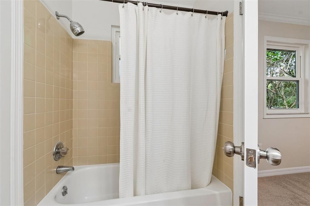 For Sale: $279,900 (3 beds, 2 baths, 1158 Square Feet)