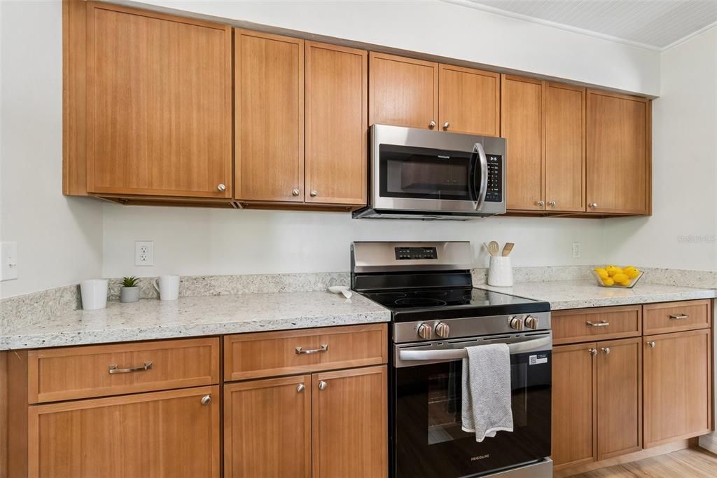 For Sale: $279,900 (3 beds, 2 baths, 1158 Square Feet)
