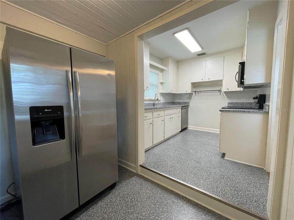 В аренду: $3,360 (2 спален, 1 ванн, 890 Квадратных фут)