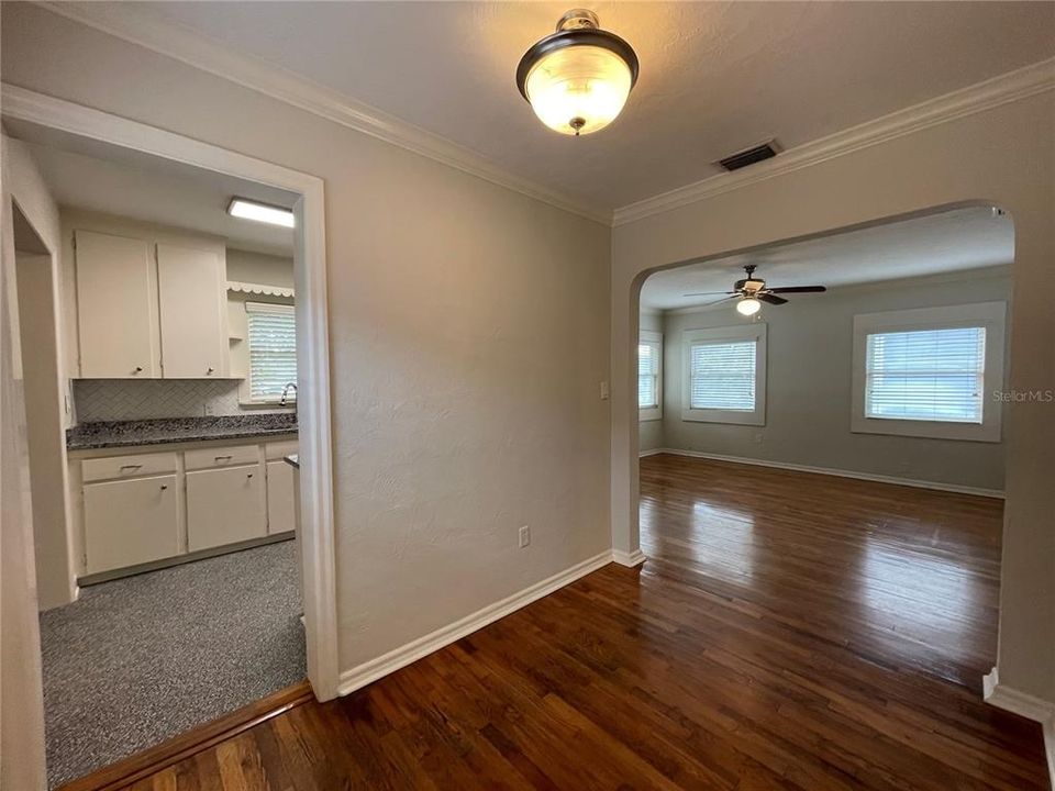 В аренду: $3,360 (2 спален, 1 ванн, 890 Квадратных фут)