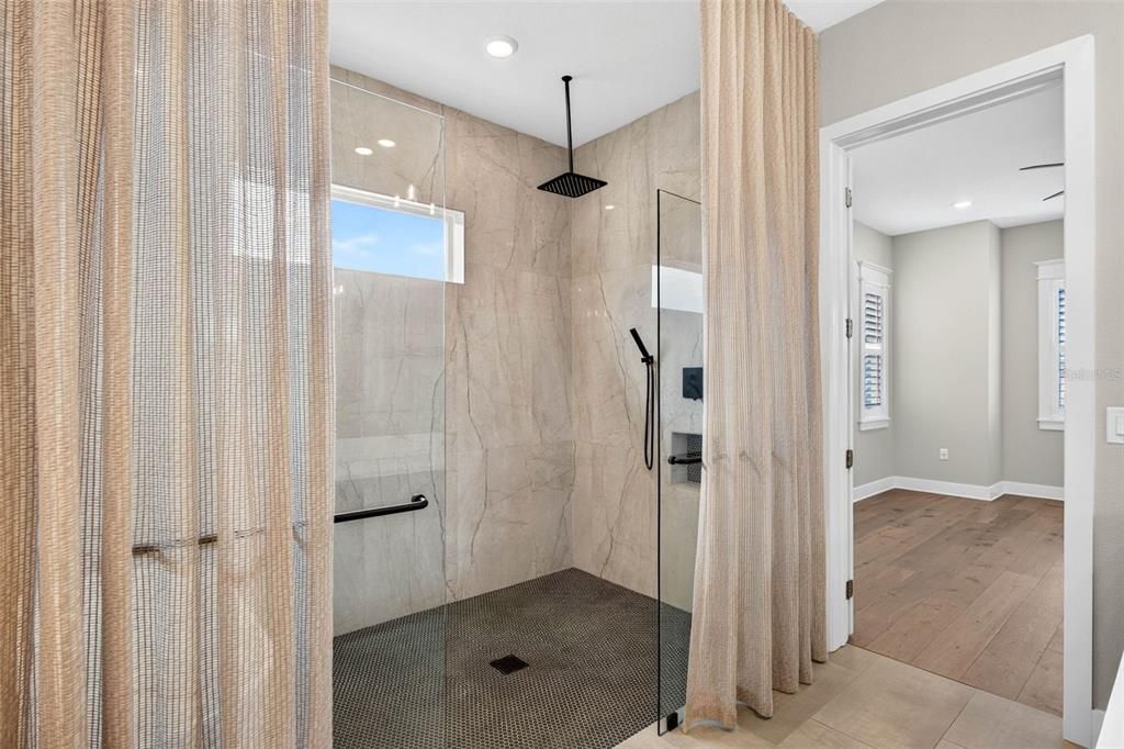 Activo con contrato: $925,000 (4 camas, 3 baños, 2689 Pies cuadrados)