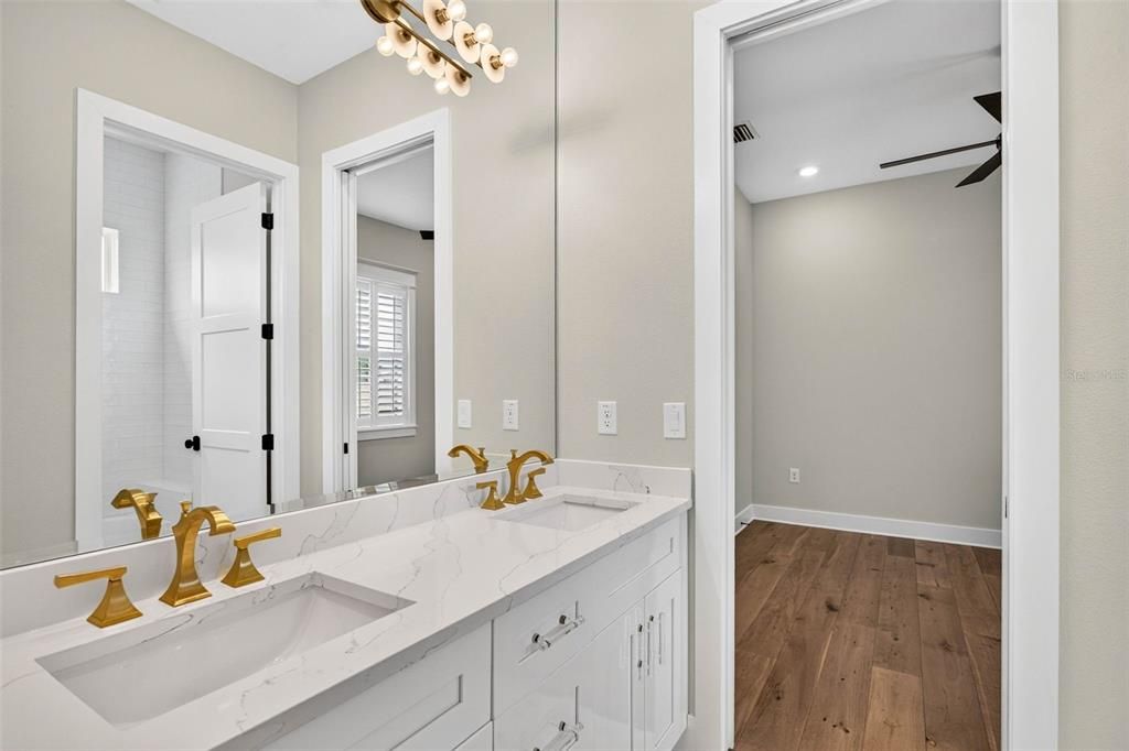 Activo con contrato: $925,000 (4 camas, 3 baños, 2689 Pies cuadrados)
