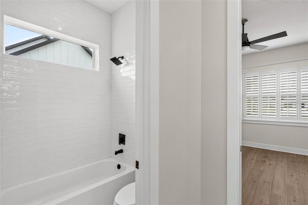 Activo con contrato: $925,000 (4 camas, 3 baños, 2689 Pies cuadrados)