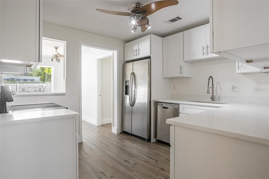En Venta: $359,000 (4 camas, 2 baños, 1095 Pies cuadrados)