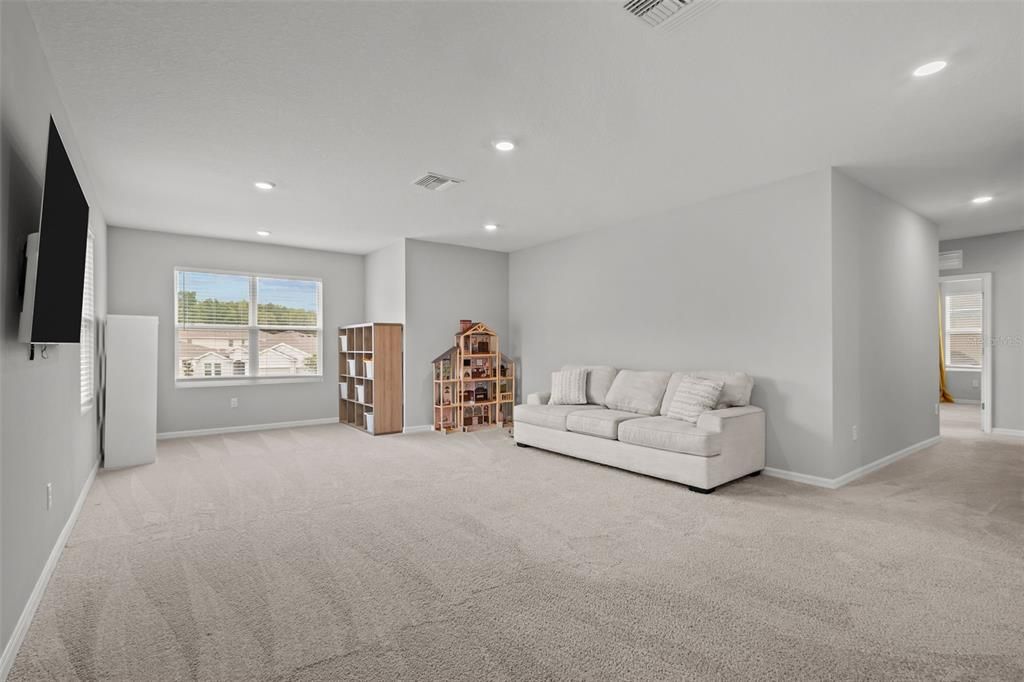 For Sale: $650,000 (5 beds, 4 baths, 3975 Square Feet)