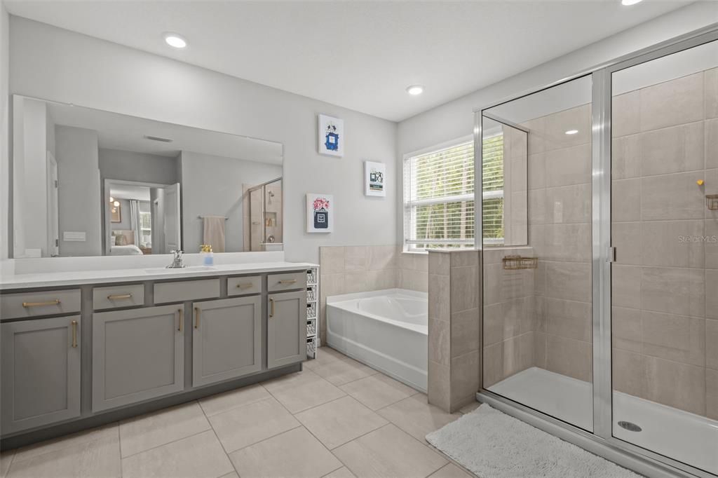 For Sale: $650,000 (5 beds, 4 baths, 3975 Square Feet)