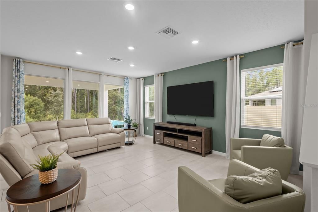 For Sale: $650,000 (5 beds, 4 baths, 3975 Square Feet)