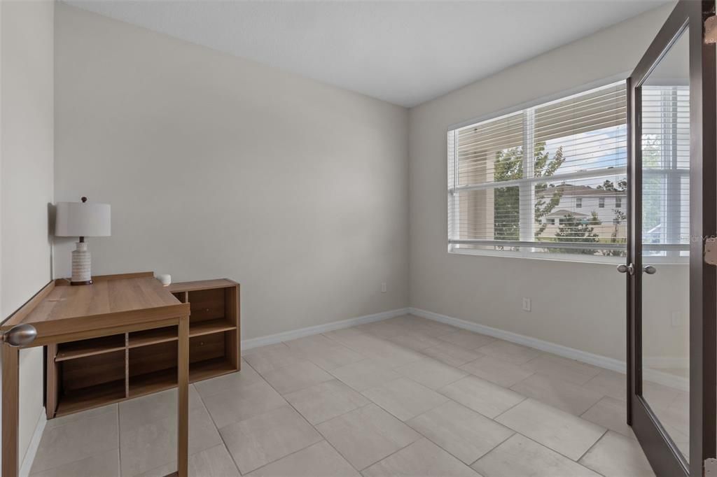 For Sale: $650,000 (5 beds, 4 baths, 3975 Square Feet)