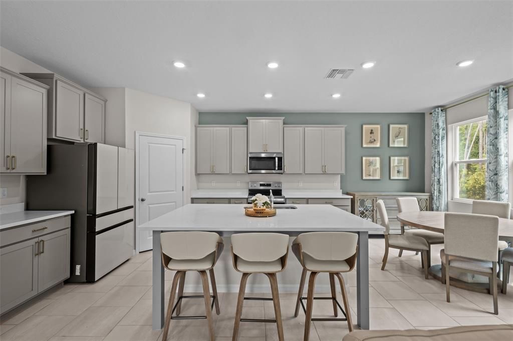 For Sale: $650,000 (5 beds, 4 baths, 3975 Square Feet)