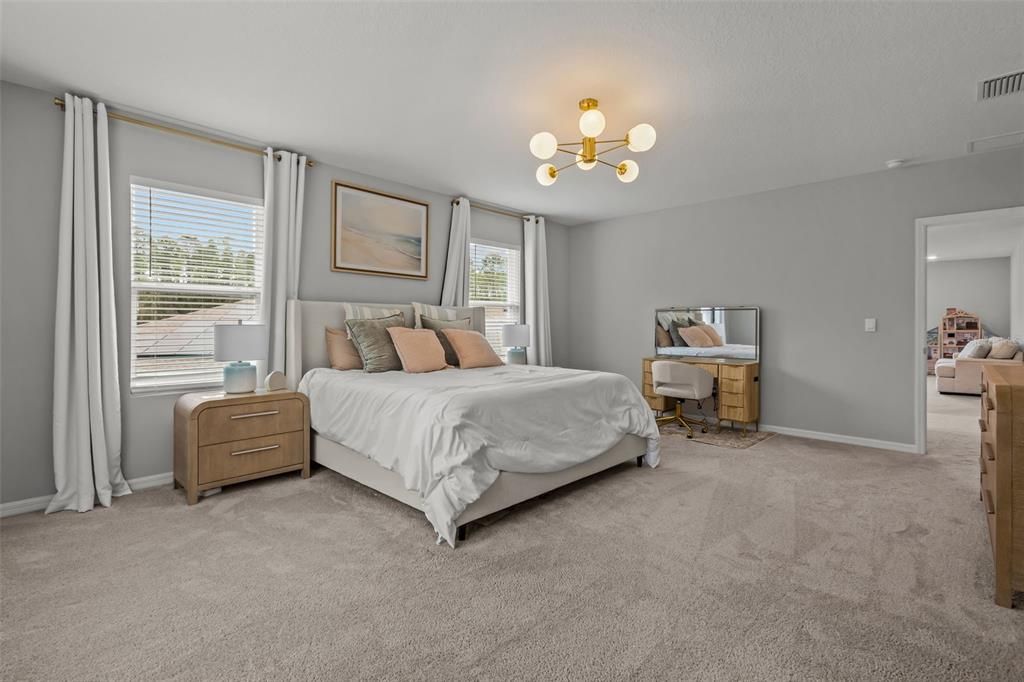 For Sale: $650,000 (5 beds, 4 baths, 3975 Square Feet)