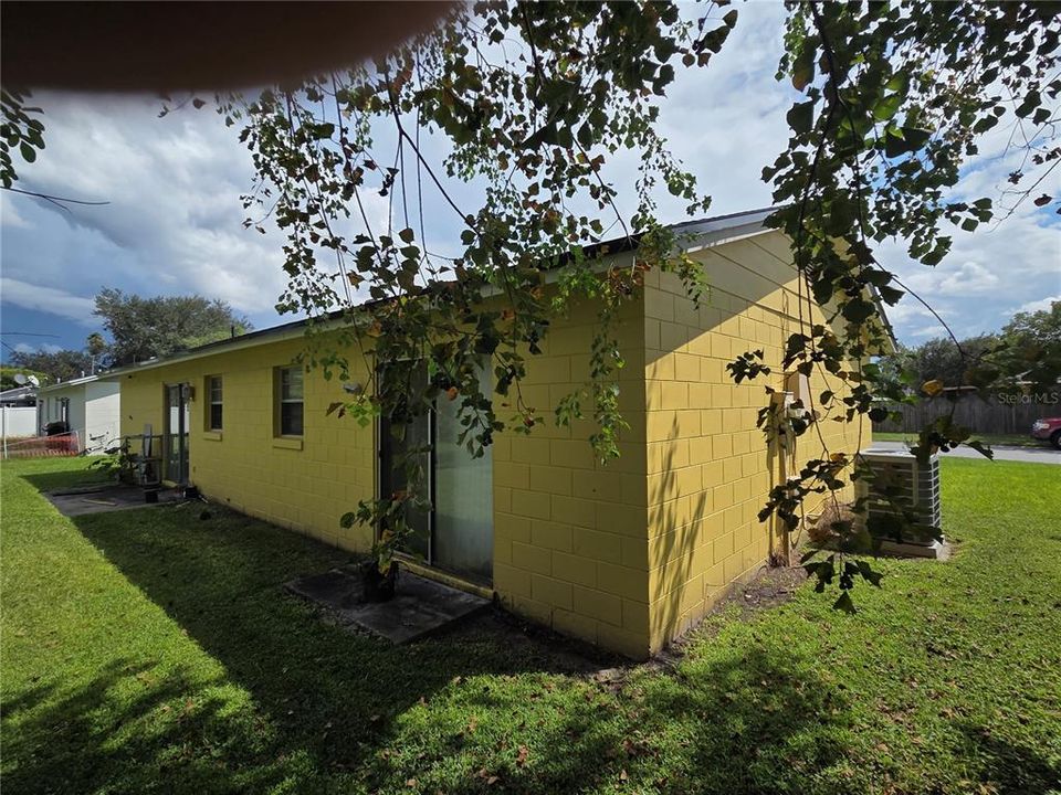 На продажу: $315,000 (2 спален, 2 ванн, 1000 Квадратных фут)