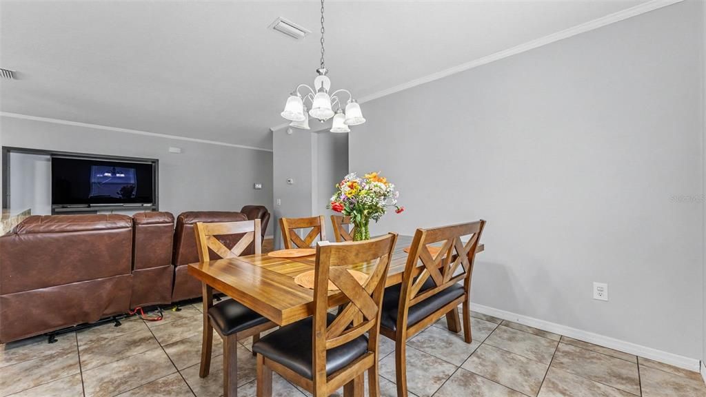 For Sale: $300,000 (3 beds, 2 baths, 1660 Square Feet)