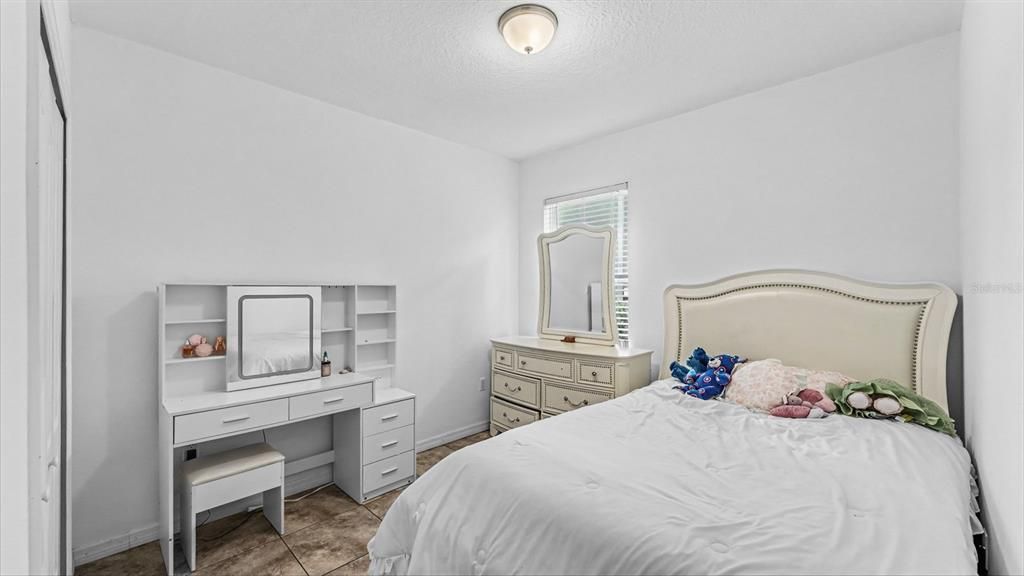 For Sale: $300,000 (3 beds, 2 baths, 1660 Square Feet)