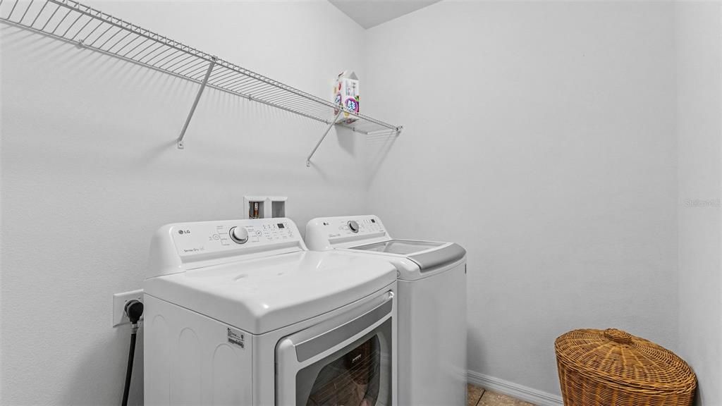 For Sale: $300,000 (3 beds, 2 baths, 1660 Square Feet)