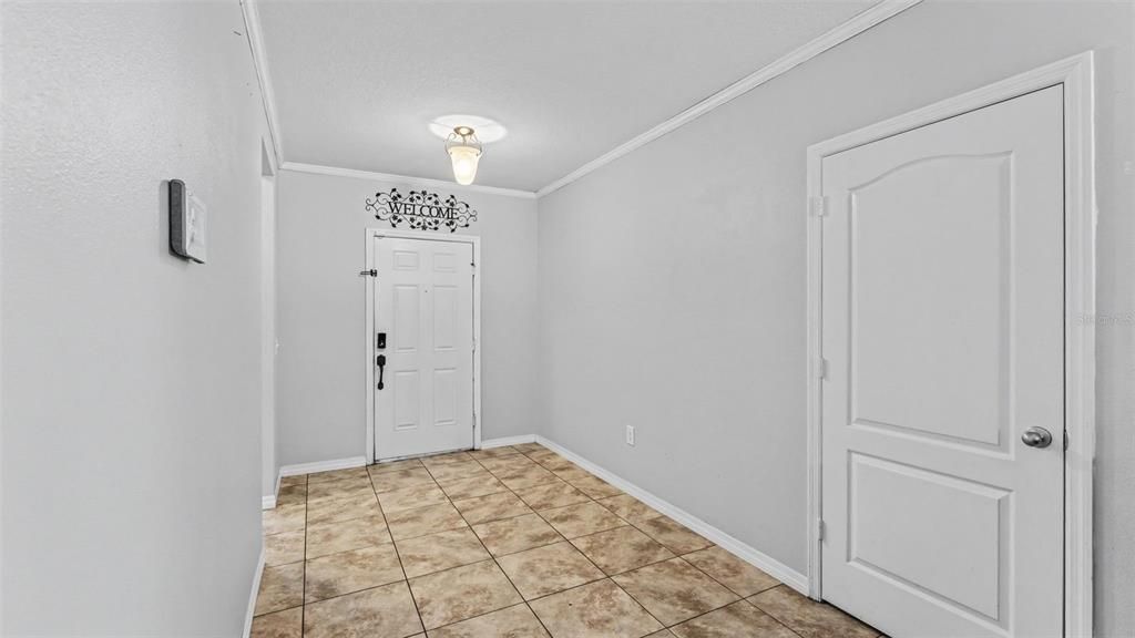 For Sale: $300,000 (3 beds, 2 baths, 1660 Square Feet)