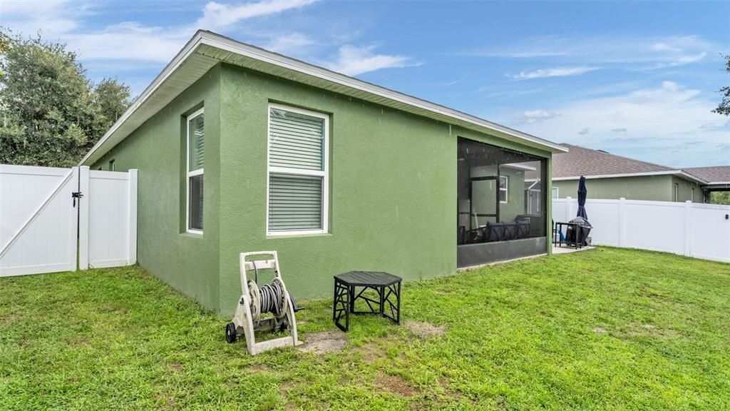 For Sale: $300,000 (3 beds, 2 baths, 1660 Square Feet)