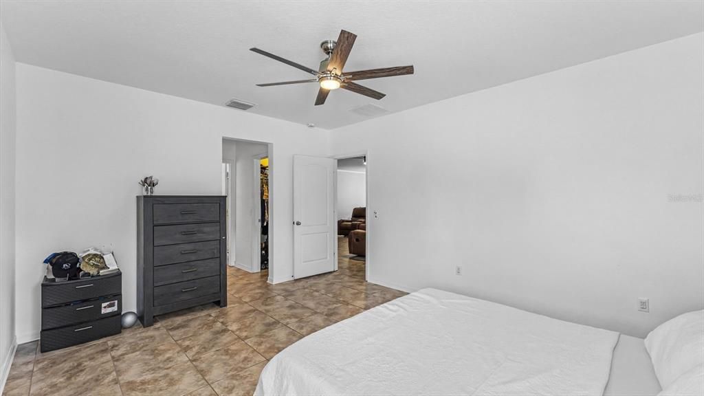 For Sale: $300,000 (3 beds, 2 baths, 1660 Square Feet)