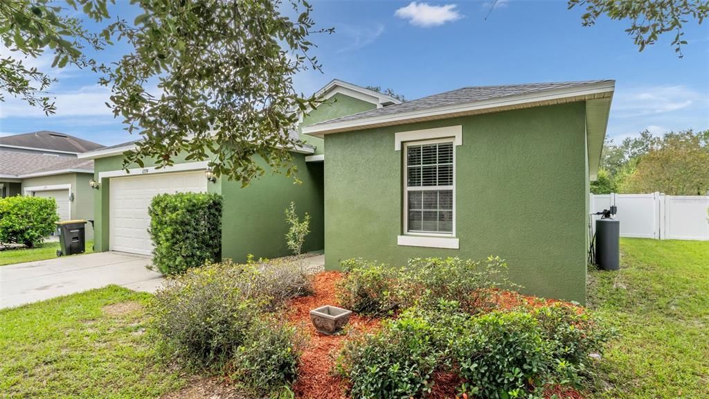 For Sale: $300,000 (3 beds, 2 baths, 1660 Square Feet)