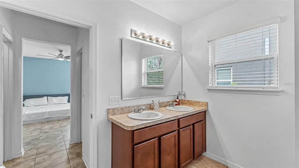 For Sale: $300,000 (3 beds, 2 baths, 1660 Square Feet)