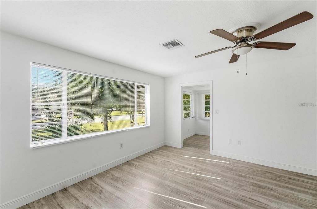For Sale: $175,000 (3 beds, 1 baths, 1041 Square Feet)