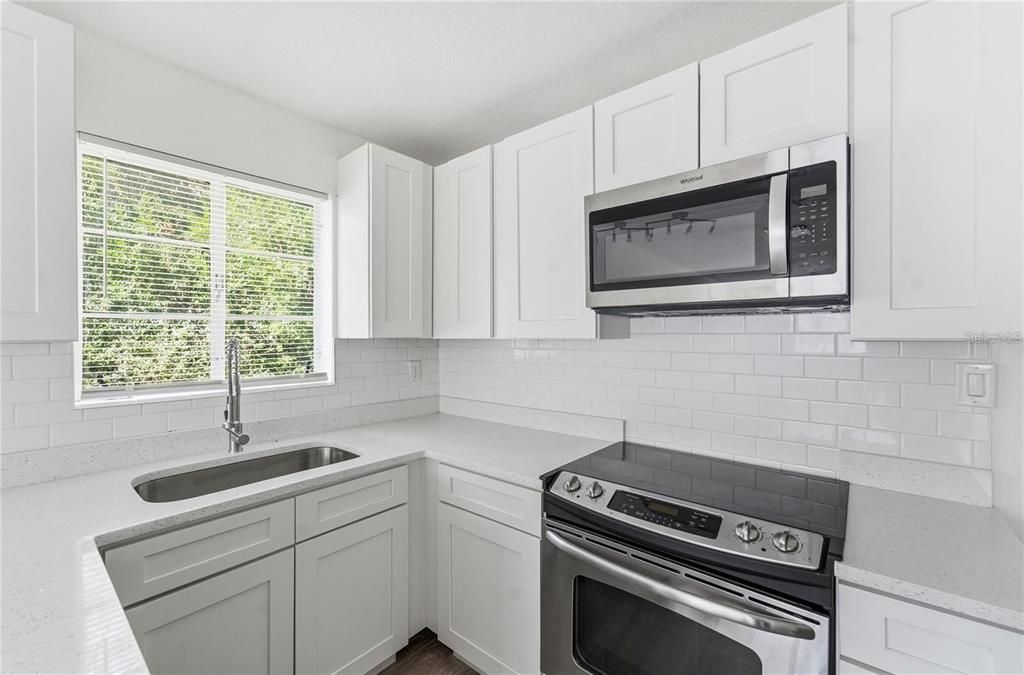 For Sale: $175,000 (3 beds, 1 baths, 1041 Square Feet)