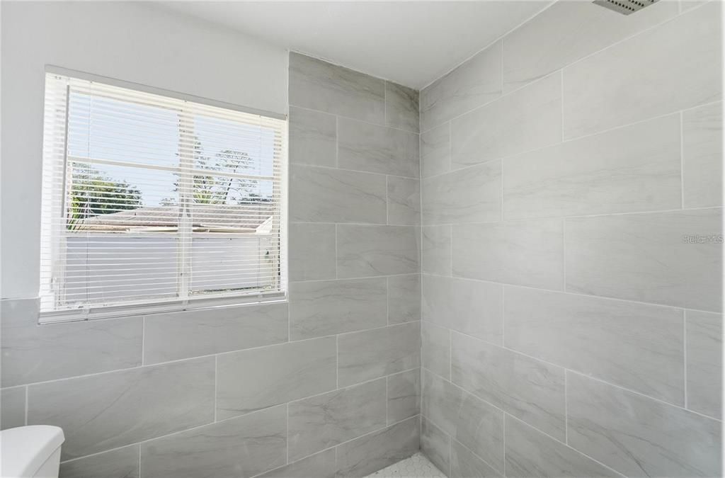 For Sale: $175,000 (3 beds, 1 baths, 1041 Square Feet)