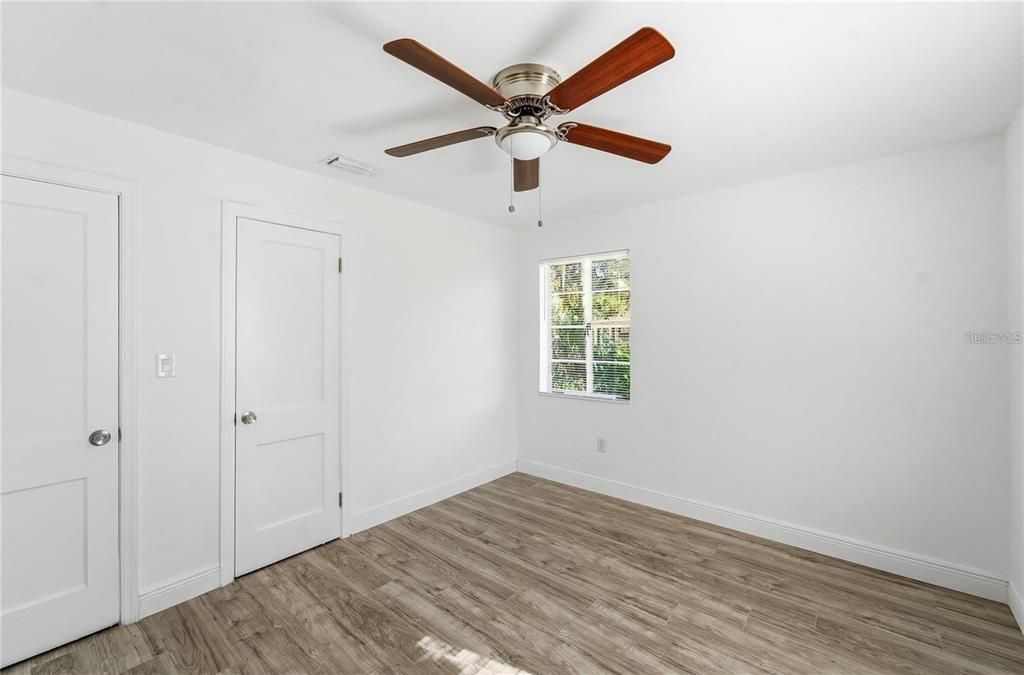 For Sale: $175,000 (3 beds, 1 baths, 1041 Square Feet)