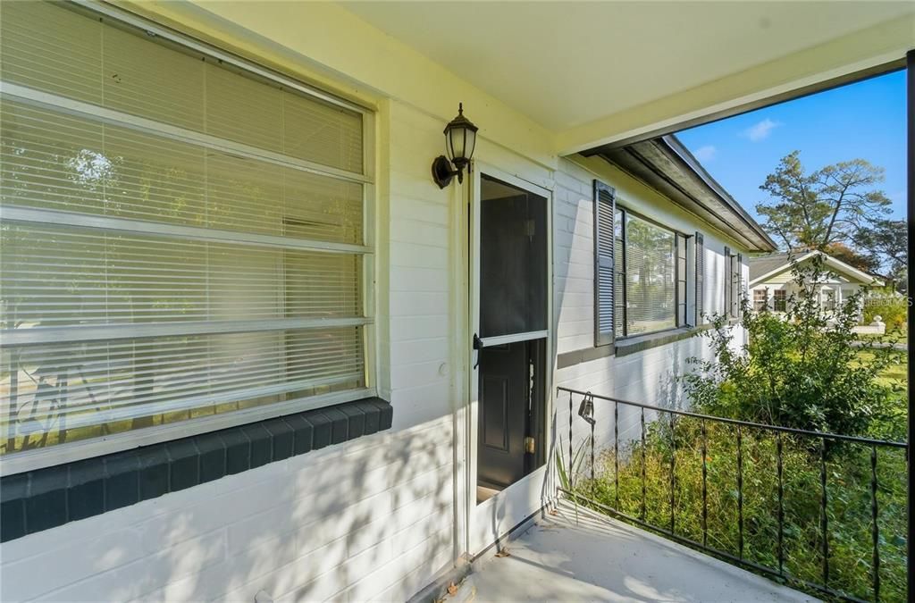 For Sale: $175,000 (3 beds, 1 baths, 1041 Square Feet)