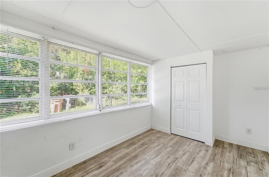 For Sale: $175,000 (3 beds, 1 baths, 1041 Square Feet)