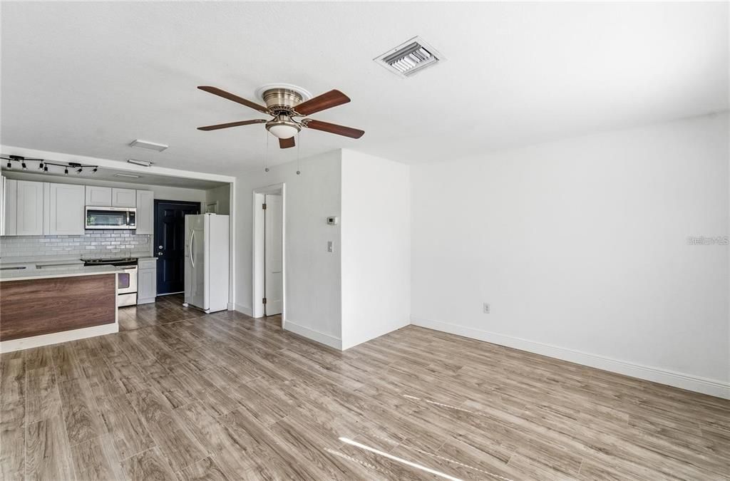 For Sale: $175,000 (3 beds, 1 baths, 1041 Square Feet)