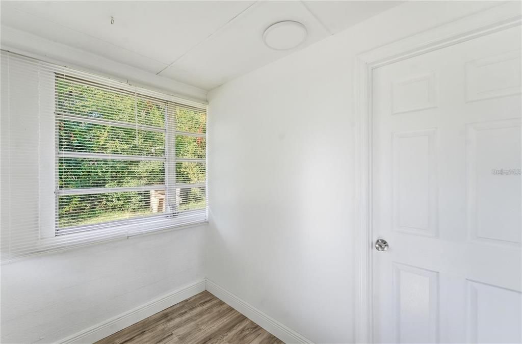 For Sale: $175,000 (3 beds, 1 baths, 1041 Square Feet)