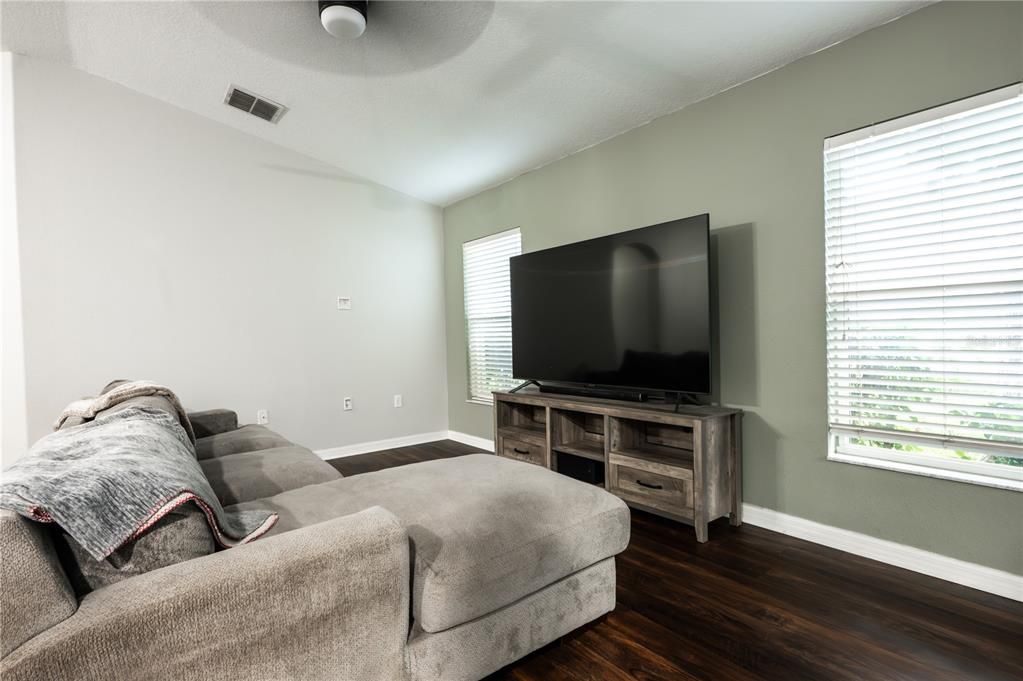 For Sale: $345,000 (4 beds, 2 baths, 1746 Square Feet)