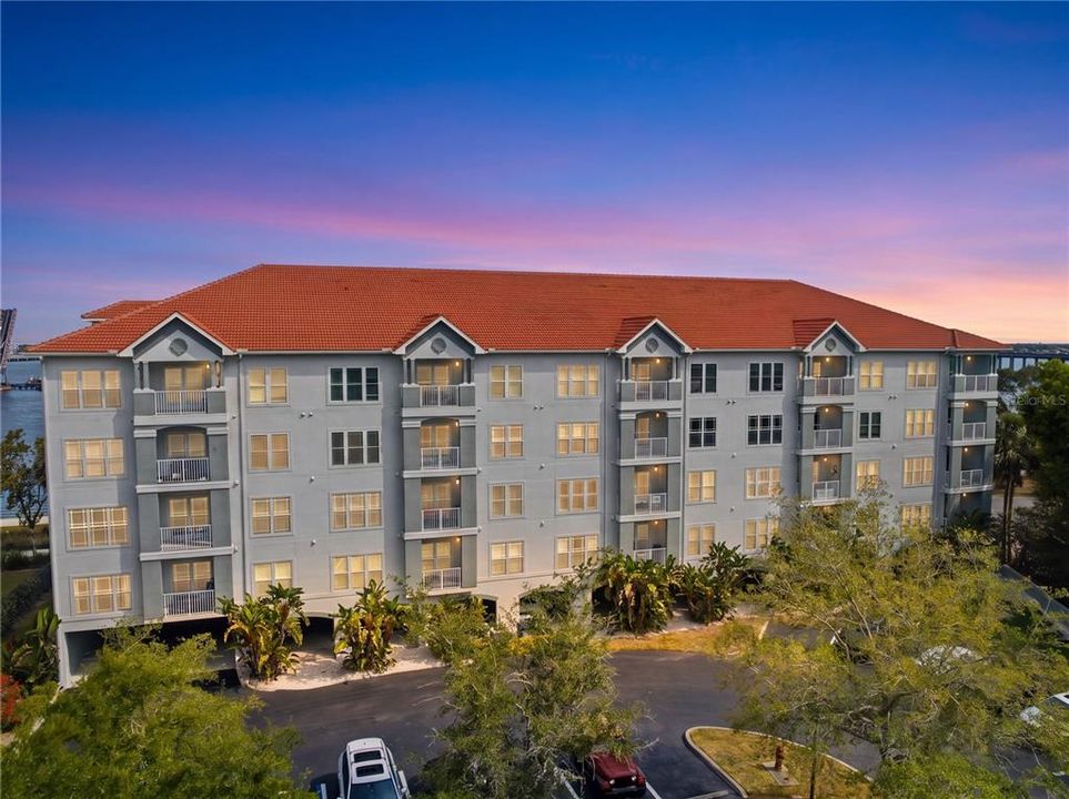 For Rent: $2,500 (2 beds, 2 baths, 1009 Square Feet)