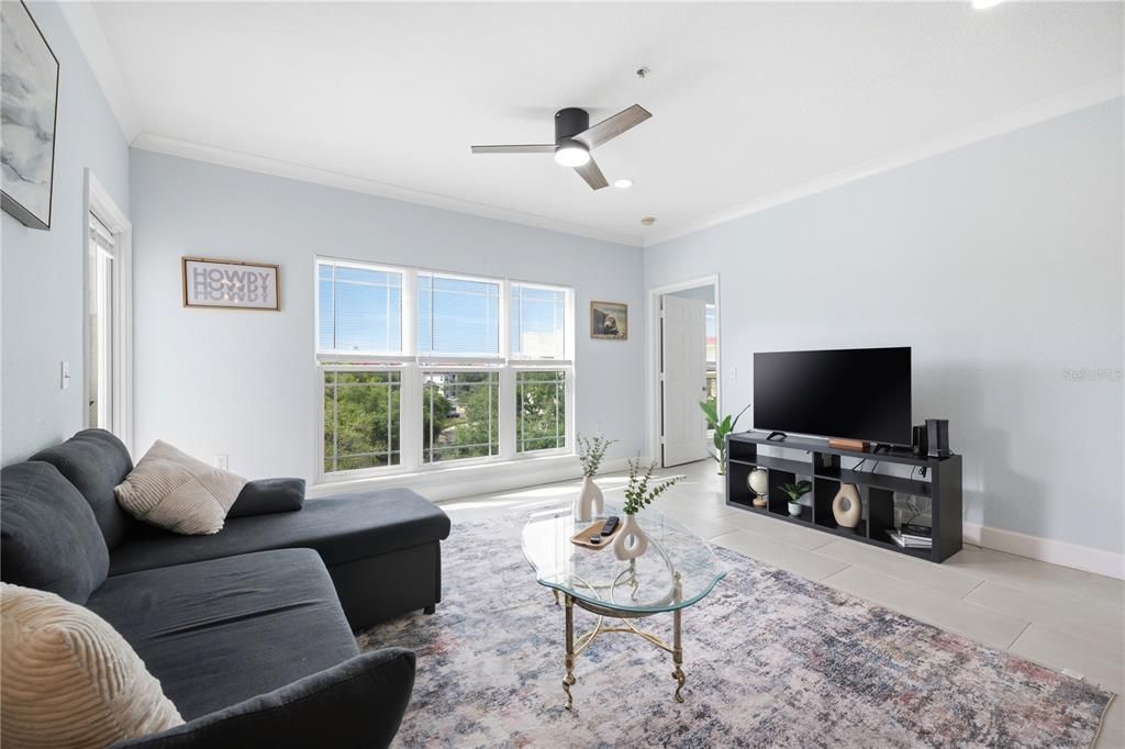 For Rent: $2,500 (2 beds, 2 baths, 1009 Square Feet)