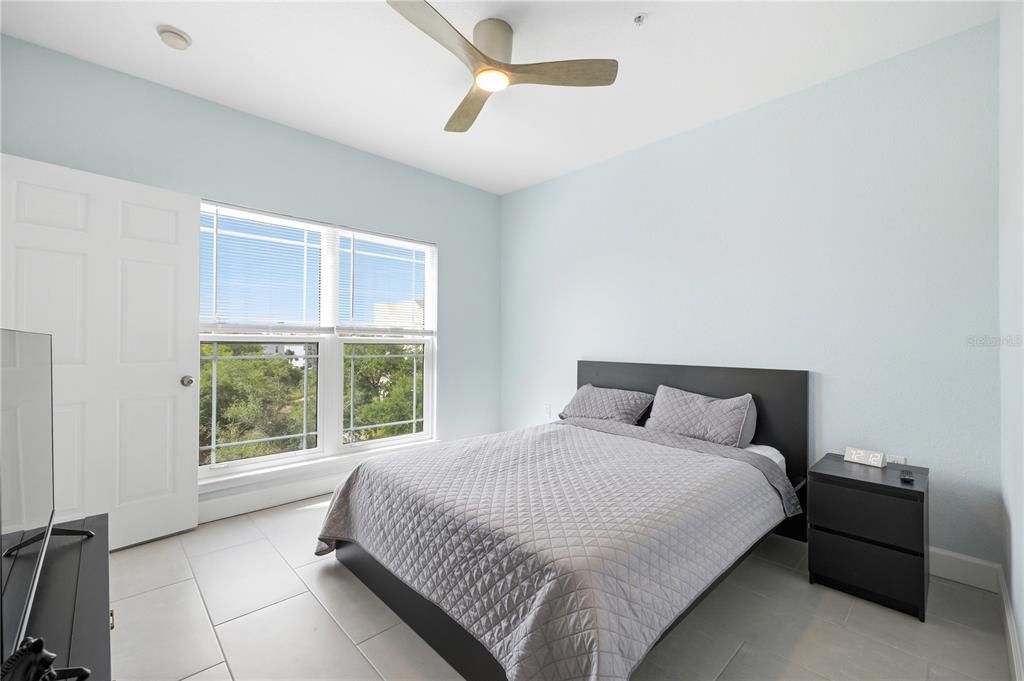 For Rent: $2,500 (2 beds, 2 baths, 1009 Square Feet)