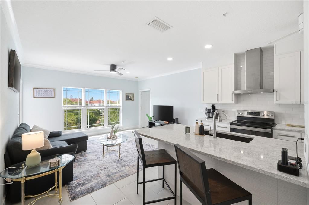 For Rent: $2,500 (2 beds, 2 baths, 1009 Square Feet)