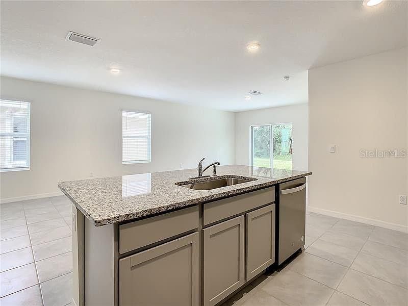 For Rent: $2,700 (5 beds, 3 baths, 2522 Square Feet)