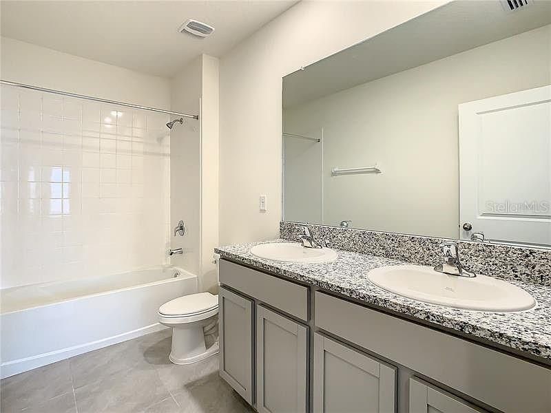 For Rent: $2,700 (5 beds, 3 baths, 2522 Square Feet)