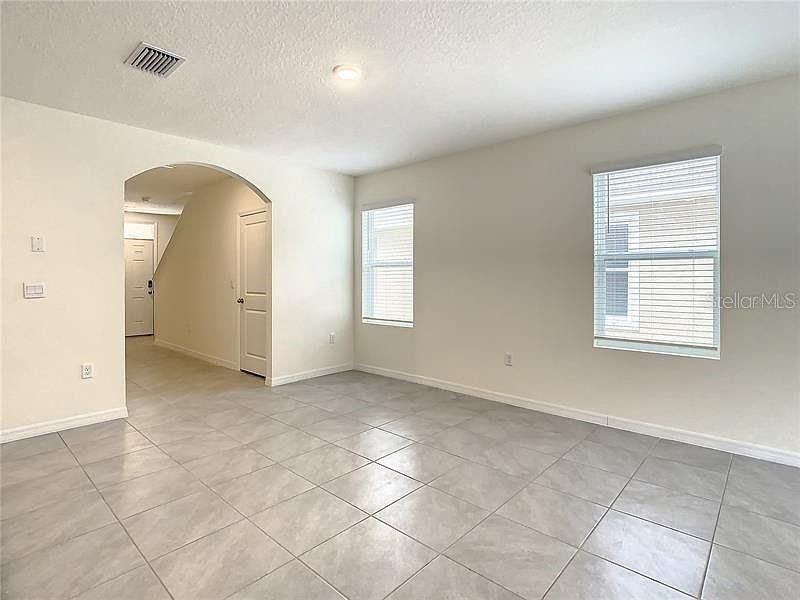 For Rent: $2,700 (5 beds, 3 baths, 2522 Square Feet)