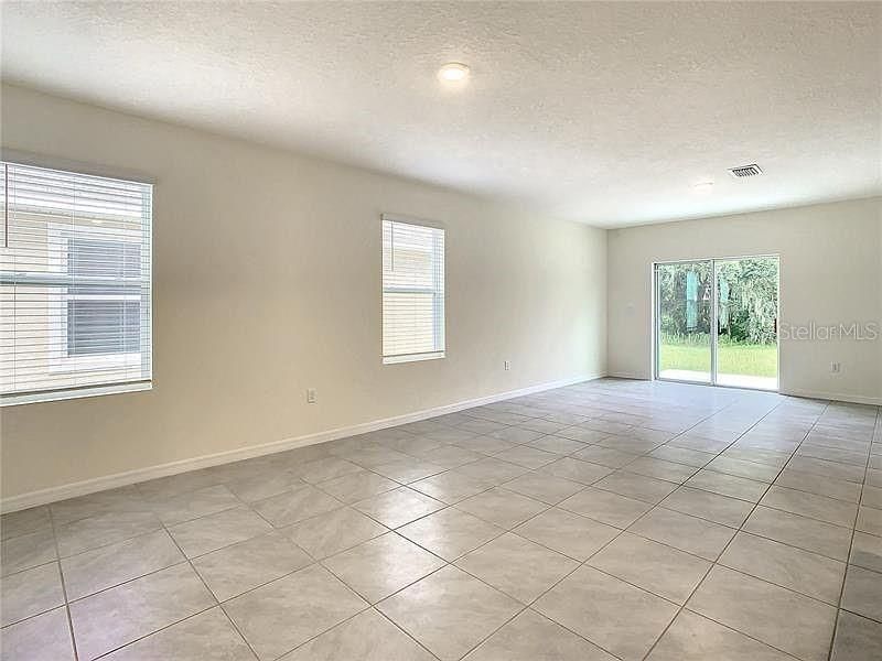 For Rent: $2,700 (5 beds, 3 baths, 2522 Square Feet)