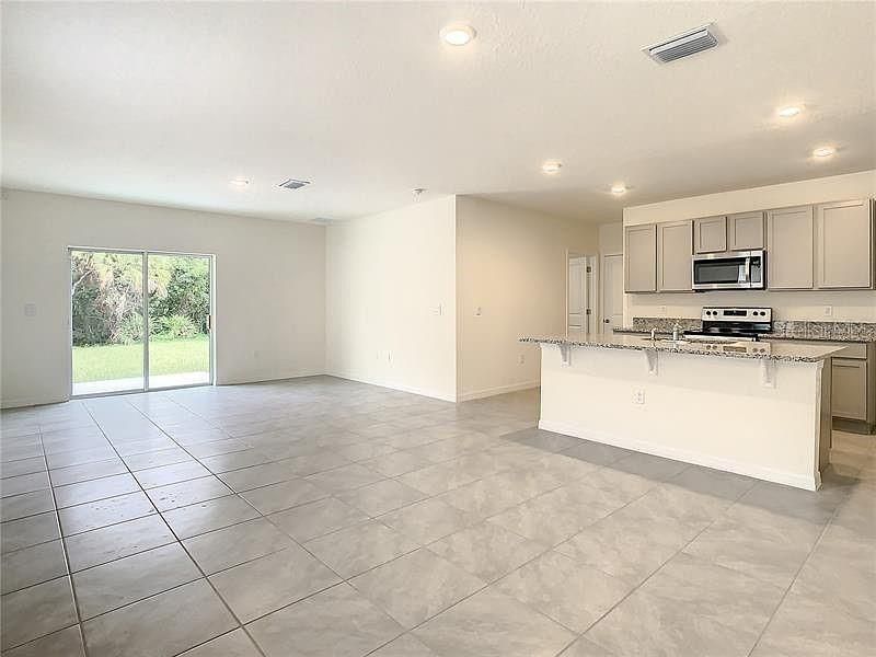 For Rent: $2,700 (5 beds, 3 baths, 2522 Square Feet)