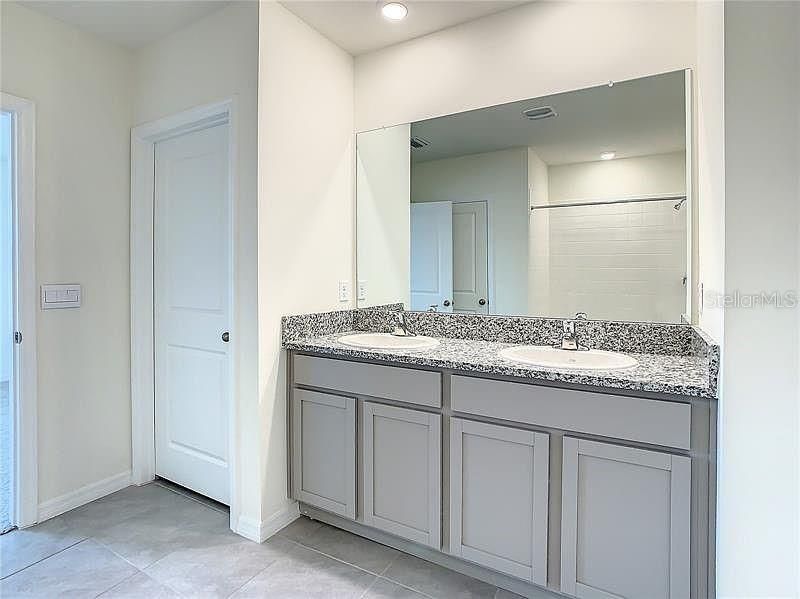 For Rent: $2,700 (5 beds, 3 baths, 2522 Square Feet)