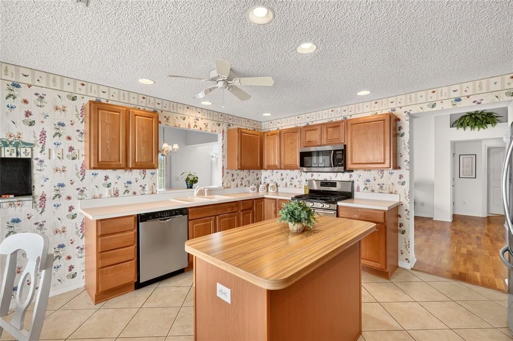 En Venta: $335,000 (3 camas, 2 baños, 1717 Pies cuadrados)