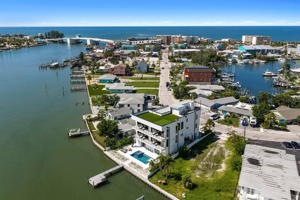 На продажу: $5,900,000 (5 спален, 5 ванн, 5677 Квадратных фут)