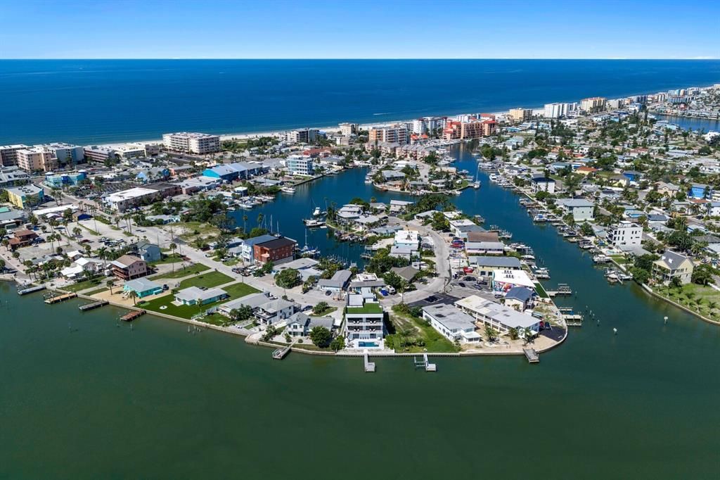 На продажу: $5,900,000 (5 спален, 5 ванн, 5677 Квадратных фут)