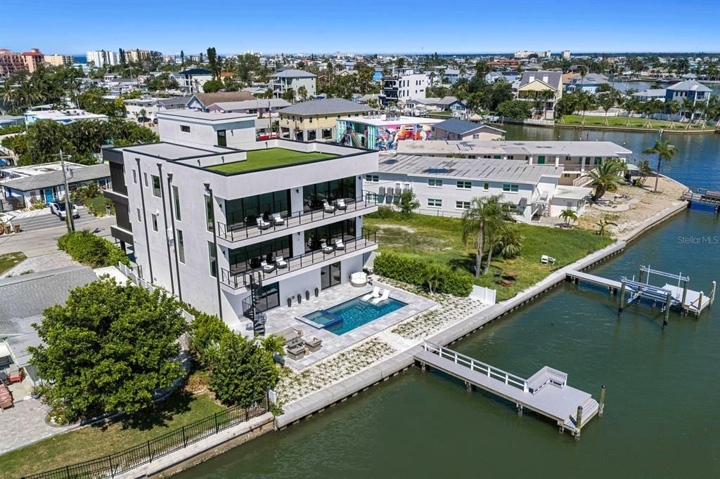 На продажу: $5,900,000 (5 спален, 5 ванн, 5677 Квадратных фут)