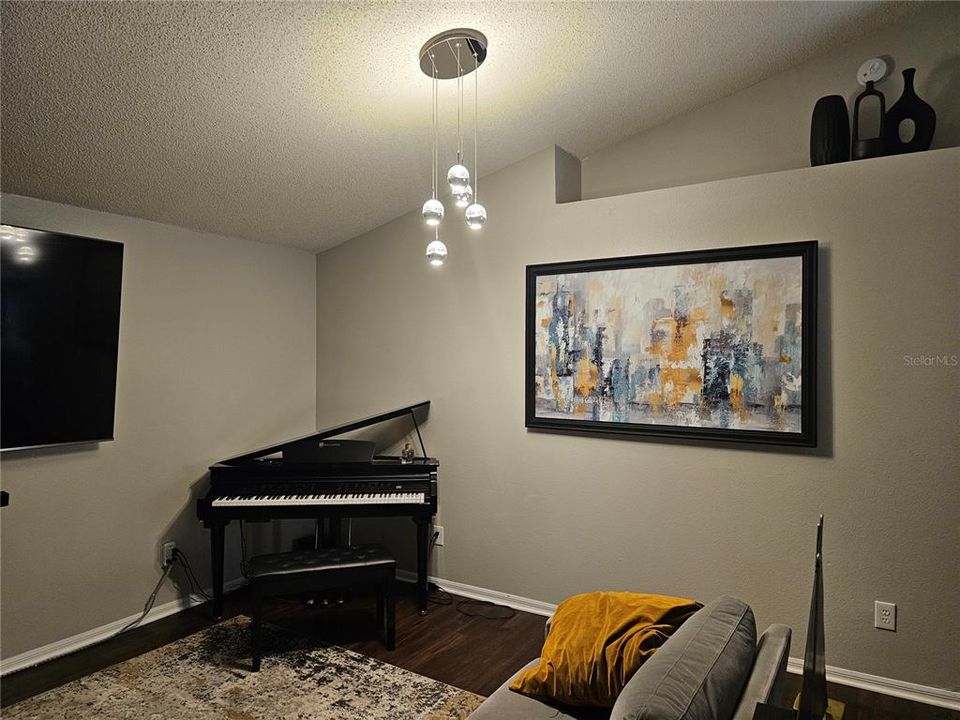 For Sale: $290,000 (3 beds, 2 baths, 1170 Square Feet)