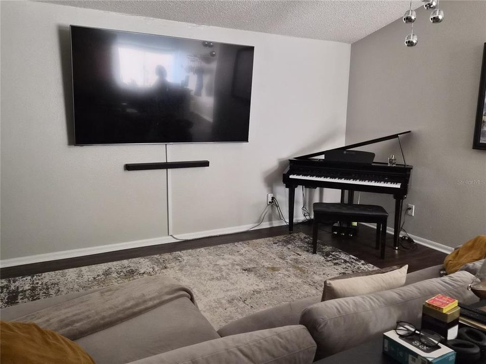 For Sale: $290,000 (3 beds, 2 baths, 1170 Square Feet)