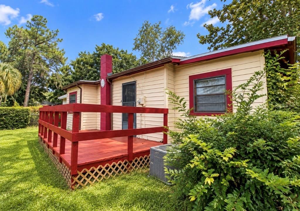 For Sale: $139,900 (2 beds, 1 baths, 916 Square Feet)